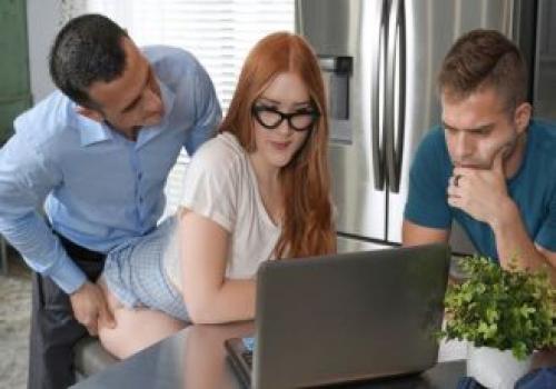 Em người yêu nứng bướm cho bạn địt lén lút