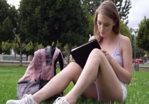 Em sinh viên hàng ngon đi tìm trai lạ vui vẻ