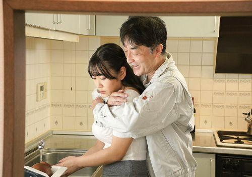 Vợ vụng trộm với bố chồng khi chồng vắng nhà để mang thai